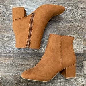 Size 5.5 NWT Brown Heeled Boots with Zipper